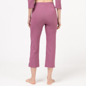 YASASHI Damen Capri Hose BEERE BACK VIEW HALF BODY