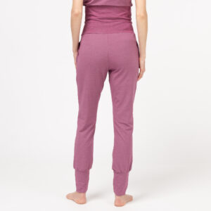 HERA Damen Yogahose BEERE BACK VIEW HALF BODY